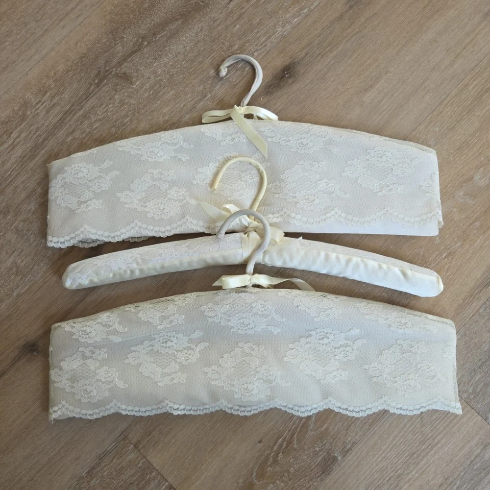 3- Vtg Victorian Lace/Ivory Satin Fabric Padded Clothes Hangers W Bows